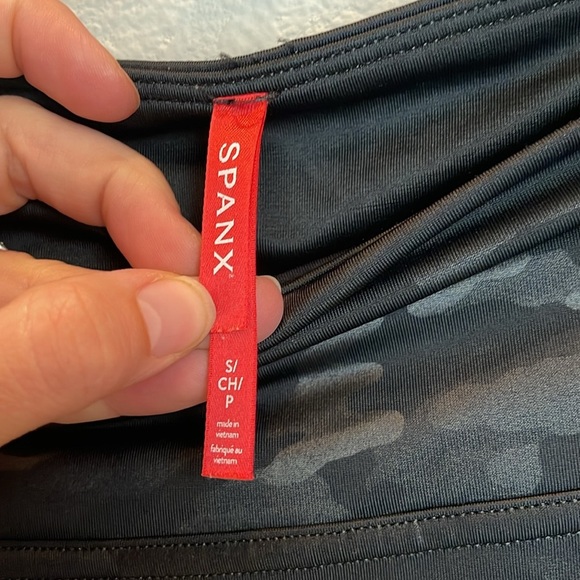 Spanx Faux Leather Camo Leggings Size Small - Picture 6 of 9